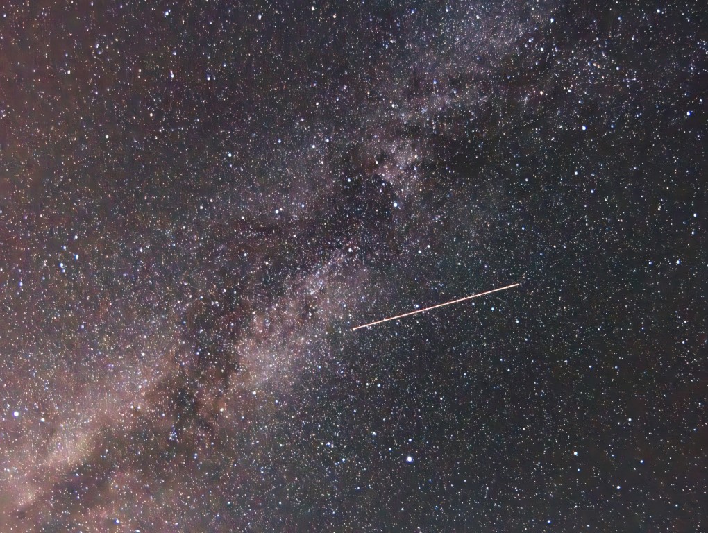 Plane crossing the Milky Way (2024)